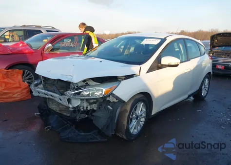 2015 Ford Focus Se z USA, uszkodzony, nr VIN 1FADP3K2XFL307279